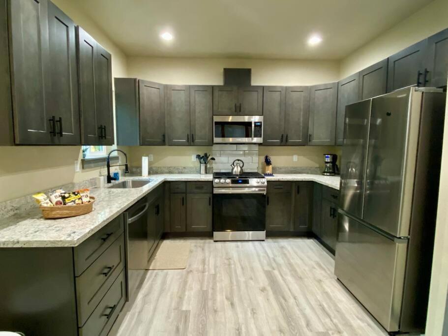 New Modern Cabin! 5Mi To Mt Rainier National Park! Hot Tub & Wifi Эшфорд Экстерьер фото